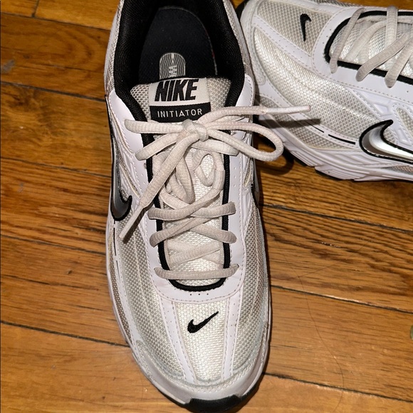 Nike Initiator Running Sneakers - Picture 2 of 4